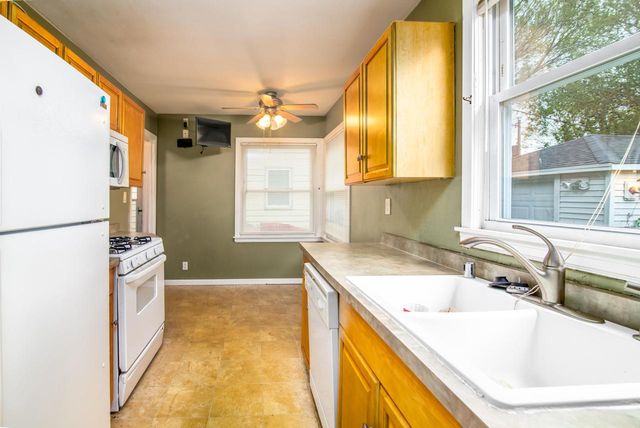 2845 S 52nd STREET, Milwaukee, WI 53219