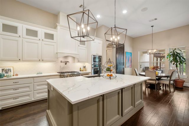 1702 Hunters Trail, Friendswood, TX 77546