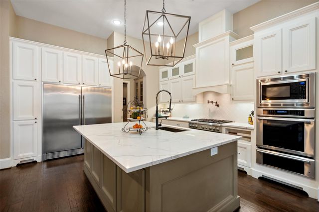 1702 Hunters Trail, Friendswood, TX 77546