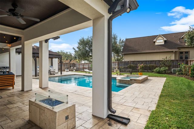 1702 Hunters Trail, Friendswood, TX 77546