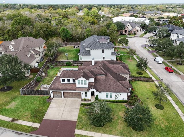 1702 Hunters Trail, Friendswood, TX 77546