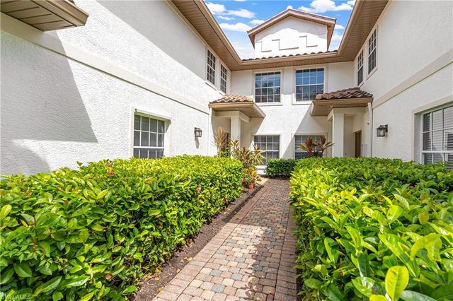 8184 Saratoga DR 801, Naples, FL 34113