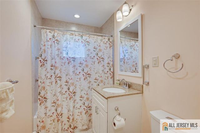 31 Marie Road, Fords, NJ 08863