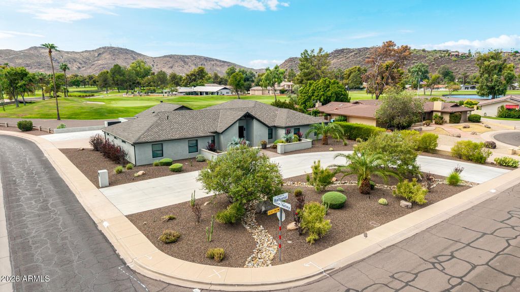 301 W MOON VALLEY Drive, Phoenix, AZ 85023 — photo 3