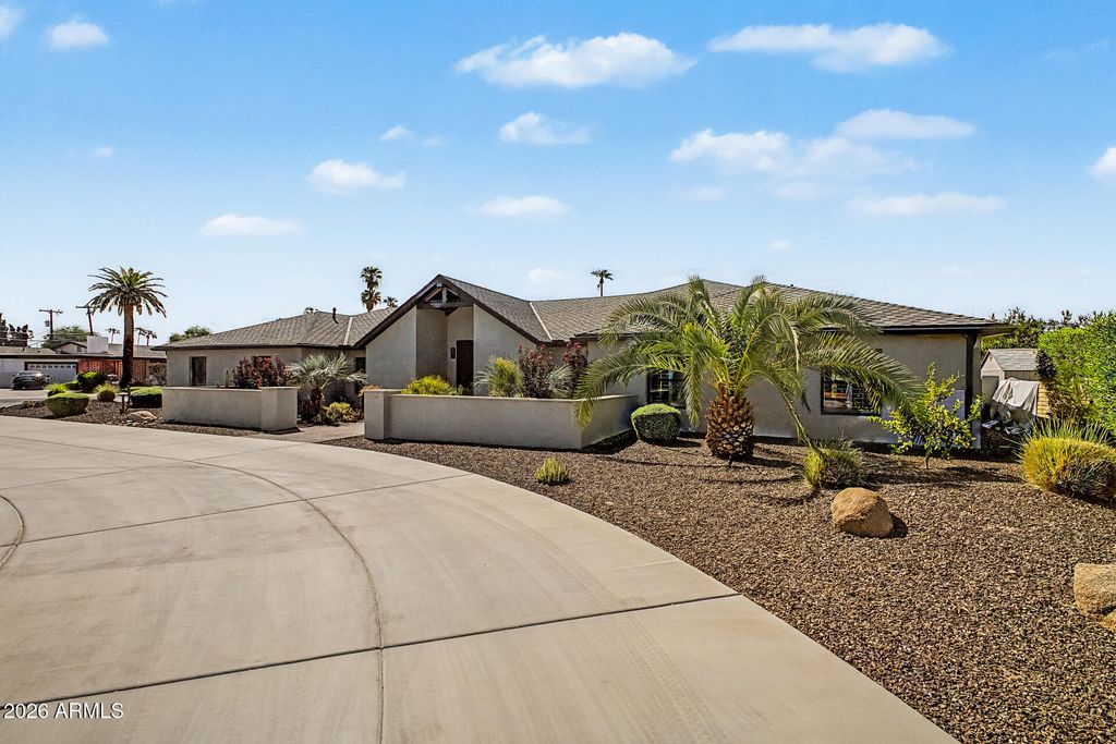 301 W MOON VALLEY Drive, Phoenix, AZ 85023 — photo 5