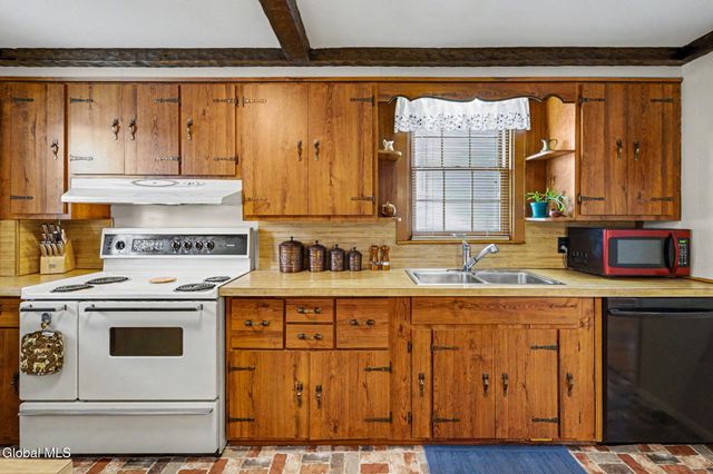 14 Kelton Court, Albany, NY 12209
