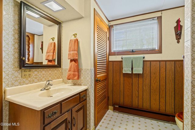 14 Kelton Court, Albany, NY 12209
