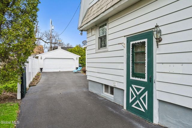 14 Kelton Court, Albany, NY 12209