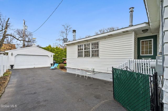 14 Kelton Court, Albany, NY 12209