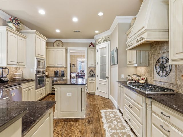 809 Lake Breeze Drive, Highland Village, TX 75077