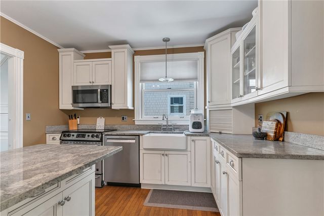 3 Sycamore Street, Newport, RI 02840
