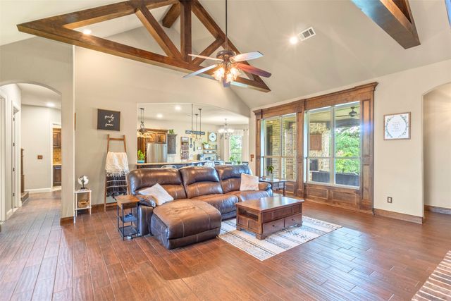 108 Oak Creek Drive, Springtown, TX 76082