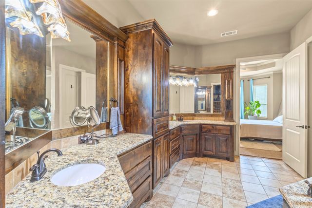 108 Oak Creek Drive, Springtown, TX 76082