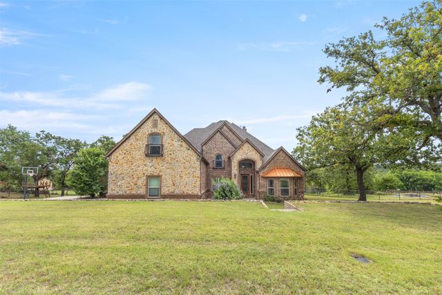 108 Oak Creek Drive, Springtown, TX 76082