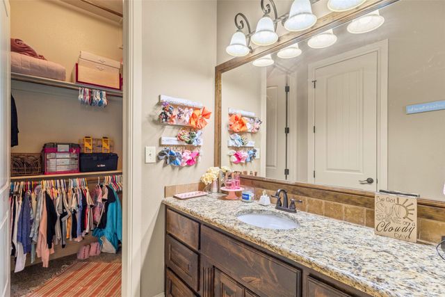 108 Oak Creek Drive, Springtown, TX 76082