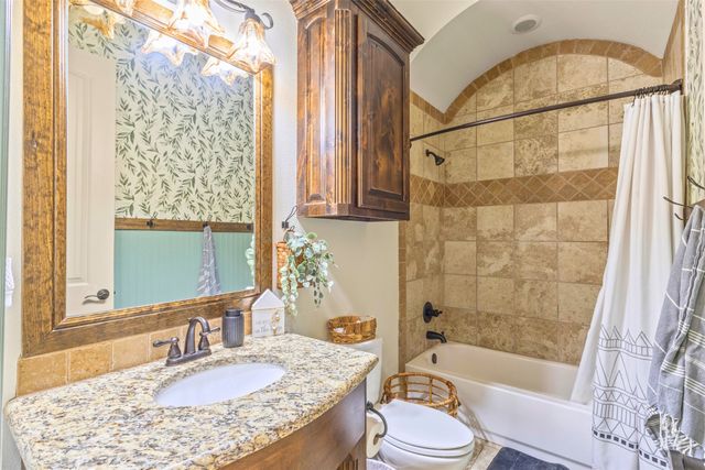 108 Oak Creek Drive, Springtown, TX 76082