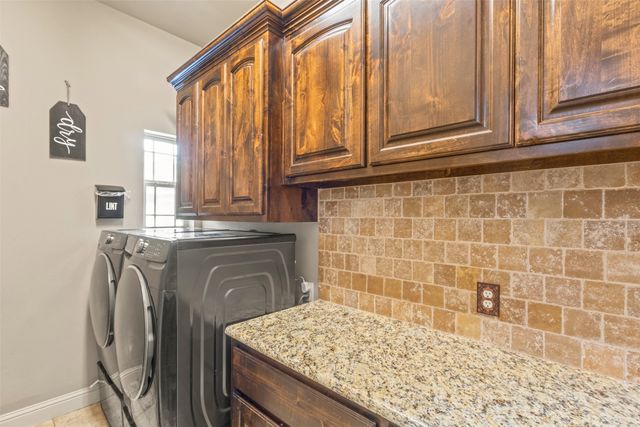 108 Oak Creek Drive, Springtown, TX 76082