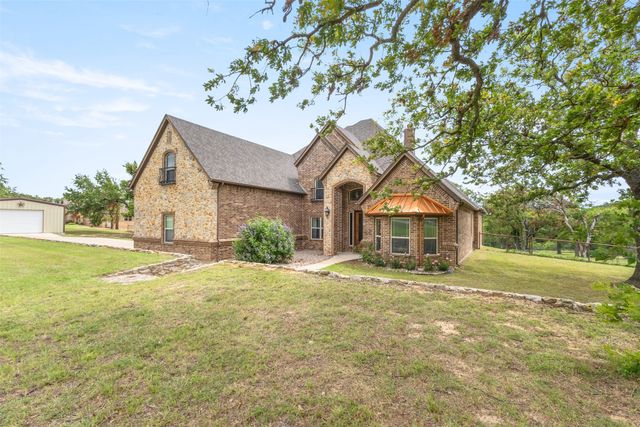 108 Oak Creek Drive, Springtown, TX 76082