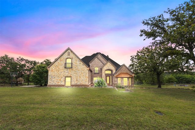 108 Oak Creek Drive, Springtown, TX 76082