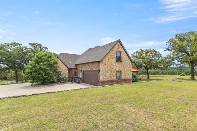108 Oak Creek Drive, Springtown, TX 76082