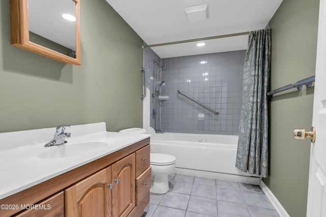 135 Coachman Drive N, Freehold, NJ 07728