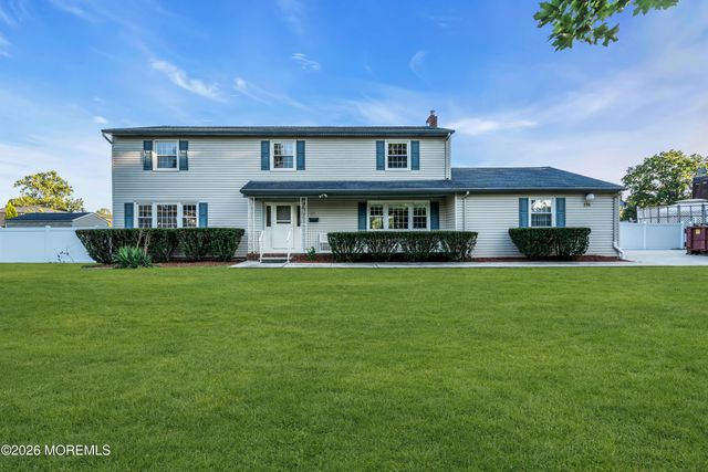 135 Coachman Drive N, Freehold, NJ 07728