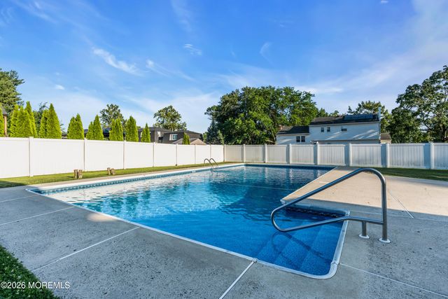135 Coachman Drive N, Freehold, NJ 07728