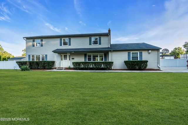 135 Coachman Drive N, Freehold, NJ 07728