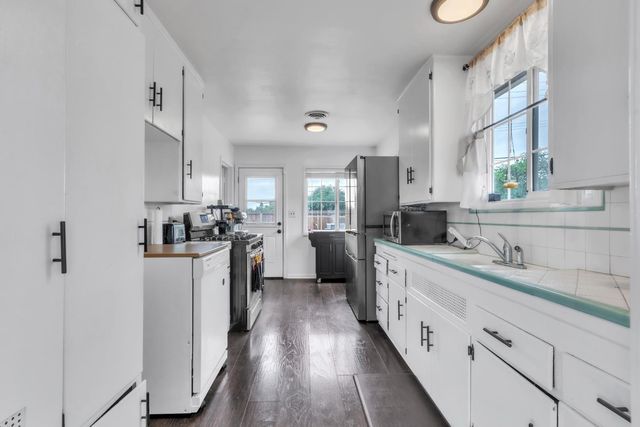 3208 Merrywood Dr, Sacramento, CA 95825