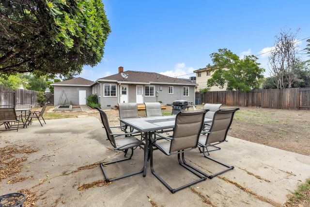 3208 Merrywood Dr, Sacramento, CA 95825