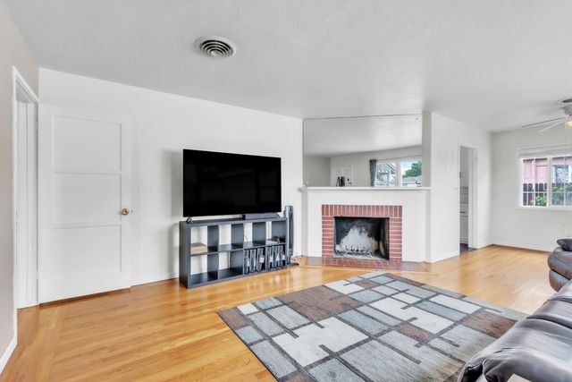 3208 Merrywood Dr, Sacramento, CA 95825