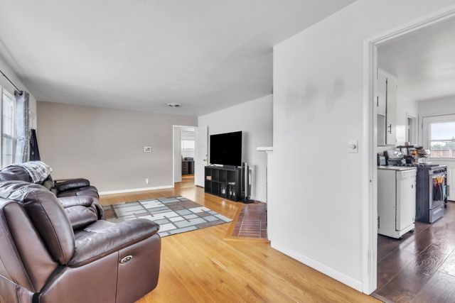 3208 Merrywood Dr, Sacramento, CA 95825
