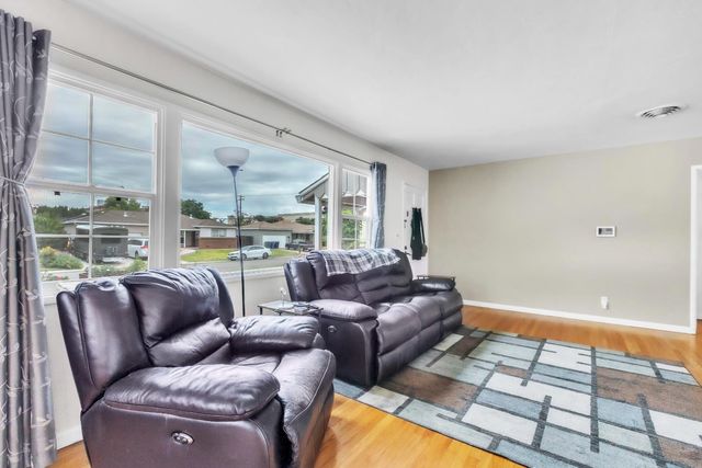 3208 Merrywood Dr, Sacramento, CA 95825