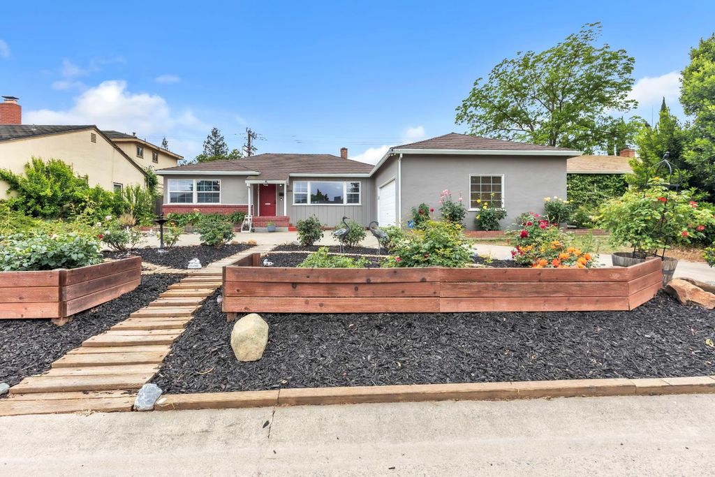 3208 Merrywood Dr, Sacramento, CA 95825
