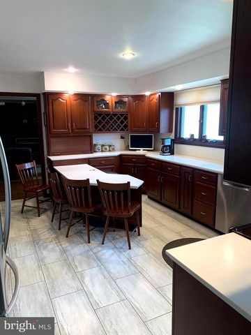 1465 CANDLEBROOK DR, Dresher, PA 19025