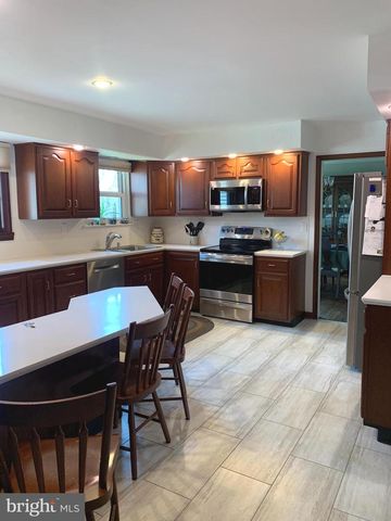 1465 CANDLEBROOK DR, Dresher, PA 19025