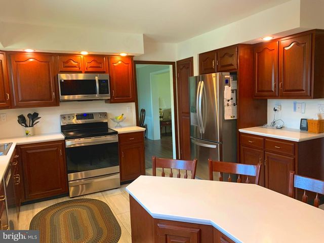 1465 CANDLEBROOK DR, Dresher, PA 19025