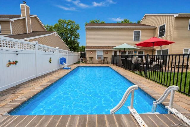 41 Miller Place, Levittown, NY 11756