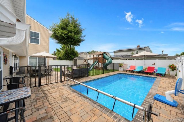 41 Miller Place, Levittown, NY 11756