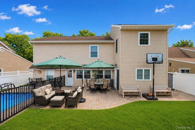 41 Miller Place, Levittown, NY 11756