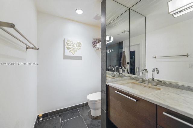 900 Biscayne Blvd 2104, Miami, FL 33132