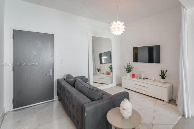 900 Biscayne Blvd 2104, Miami, FL 33132