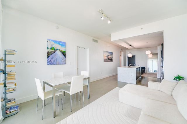 900 Biscayne Blvd 2104, Miami, FL 33132