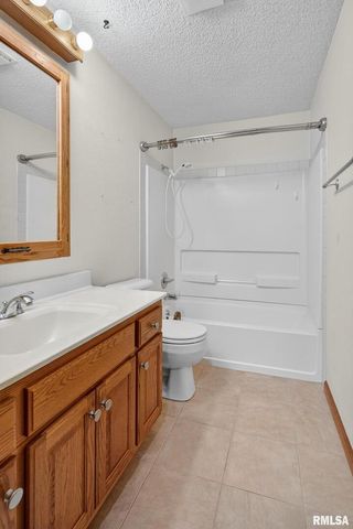 1500 12TH Avenue N, Clinton, IA 52732