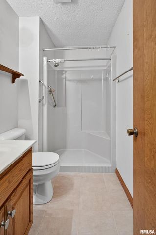 1500 12TH Avenue N, Clinton, IA 52732