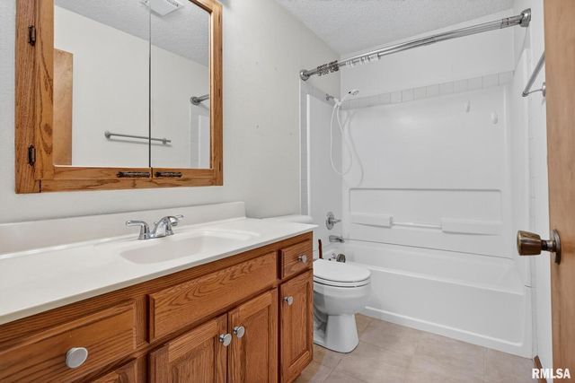 1500 12TH Avenue N, Clinton, IA 52732