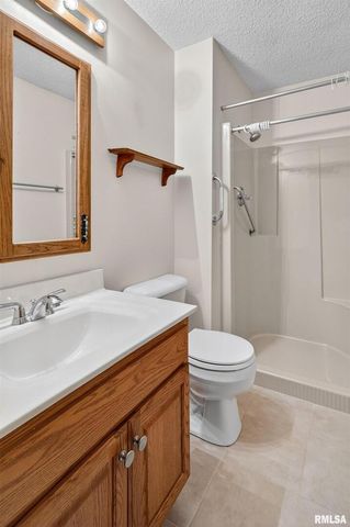 1500 12TH Avenue N, Clinton, IA 52732