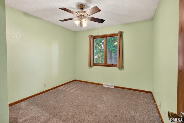 1500 12TH Avenue N, Clinton, IA 52732