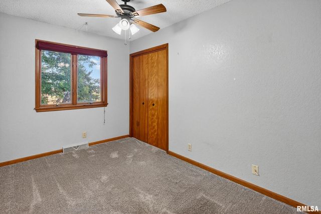 1500 12TH Avenue N, Clinton, IA 52732