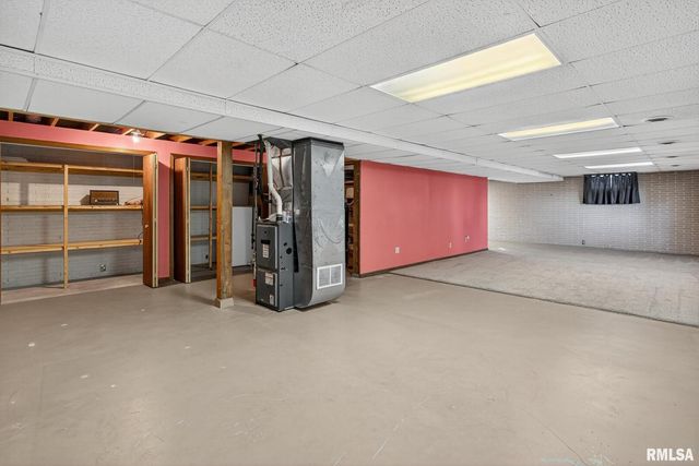 1500 12TH Avenue N, Clinton, IA 52732